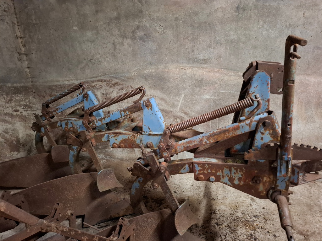 undefined CLEARANCE SALE OF: TRACTORS, MACHINERY & IMPLEMENTS ON BEHALF OF THE LATE MR SAMUEL ROULSTON