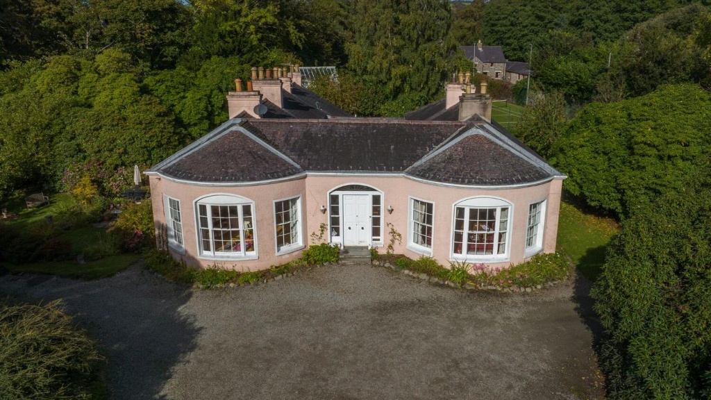 Carefully preserved listed Regency villa in woodland garden setting