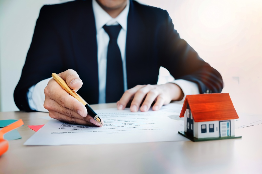 In Defence Of Estate Agents 
